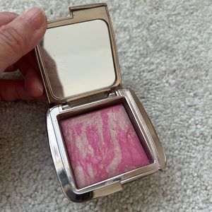 HOURGLASS Ambient Lighting Blush in “Luminous Flush- gently used